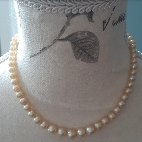 Vintage Graduated Pearl Necklace - marked Rosita 🍂 - Picture 2 of 9